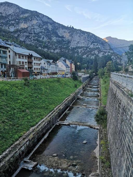 La Campa Apartment Canfranc Bagian luar foto